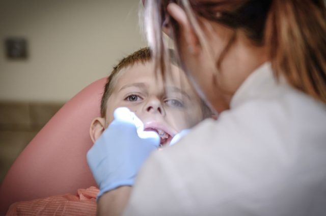 Pourquoi des contrôles dentaires réguliers sont essentiels ?