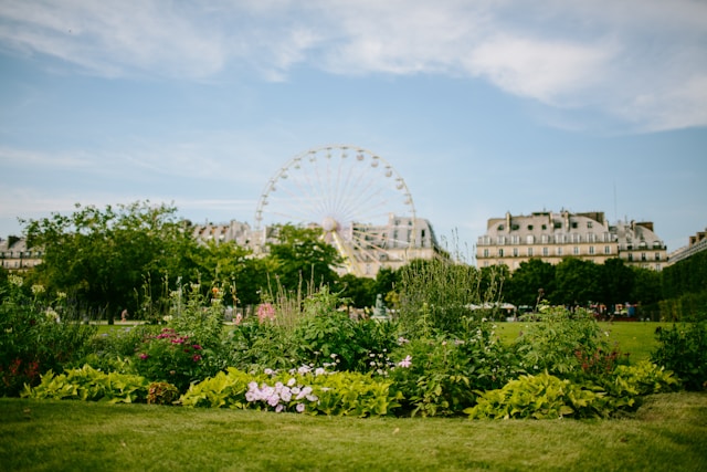 Quels secrets cachent les plus beaux parcs et jardins de Paris ?